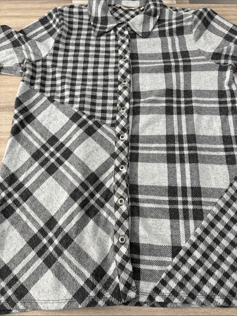 Soft Surroundings Paramour Plaid Grey Long Sleeve Tunic Button Down Top - Picture 4 of 8